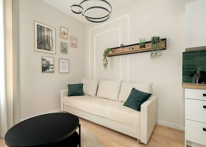 Bright Apartment Close To The Old Market Square In Poznan By Noclegi Renters