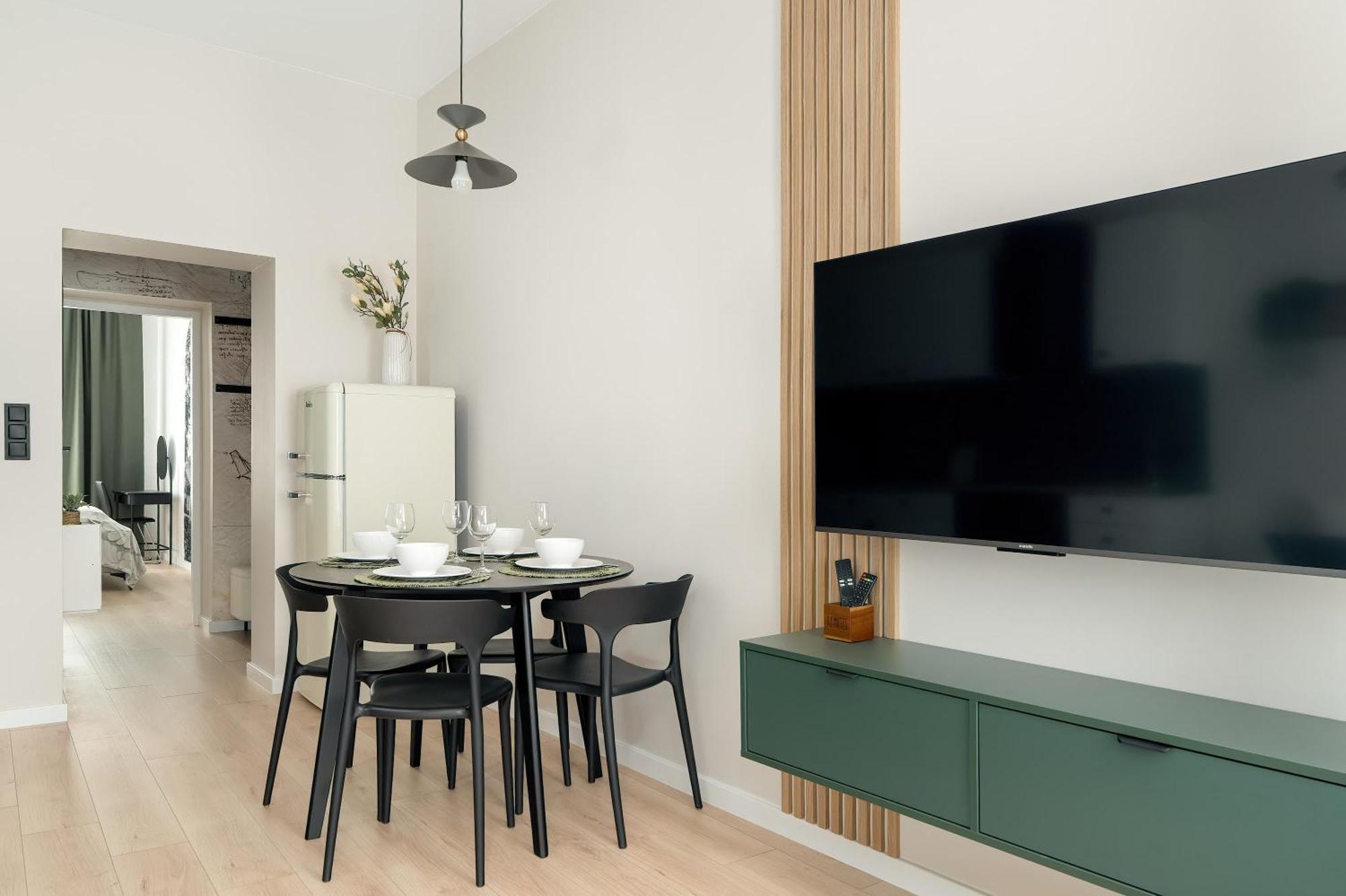 Bright Close To The Old Market Square In By Renters