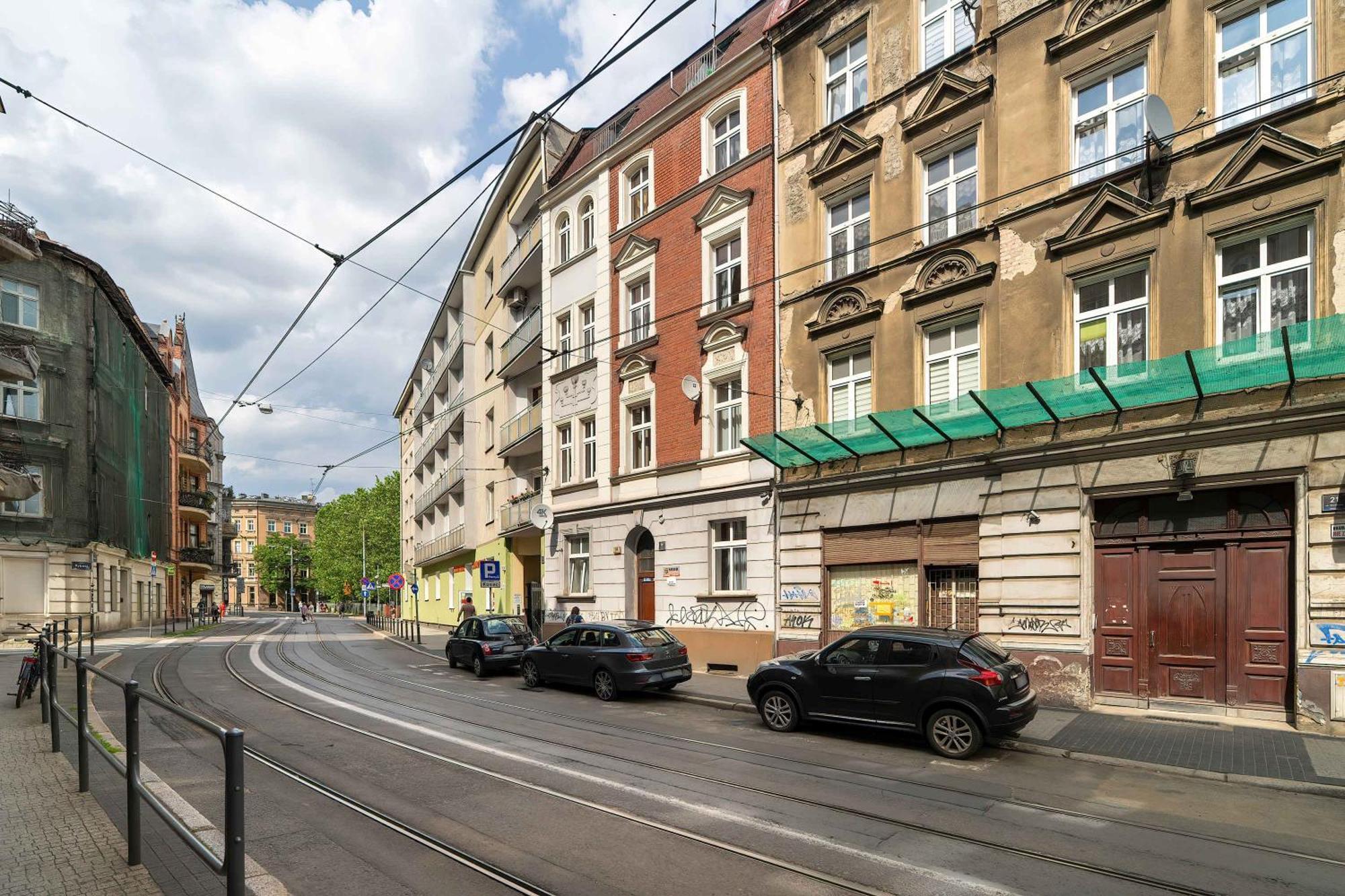 Bright Close To The Old Market Square In By Renters Apartment *