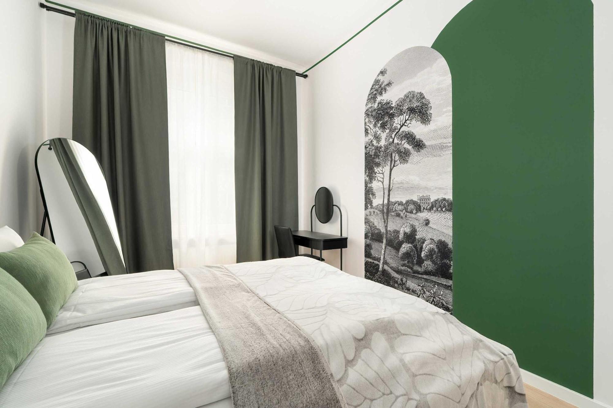 Bright Close To The Old Market Square In By Renters *
