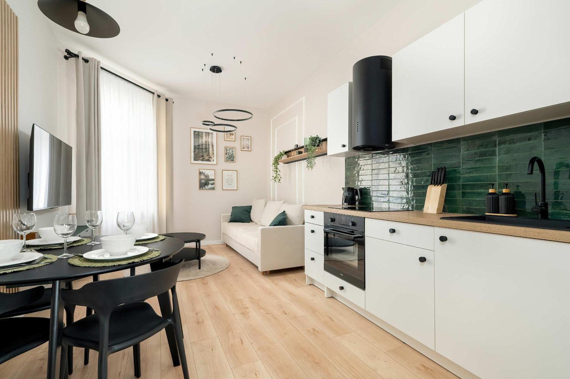 Bright Close To The Old Market Square In By Renters * Poznan